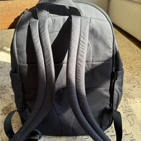 lululemon athletica Charcoal Gray Men display picture 3